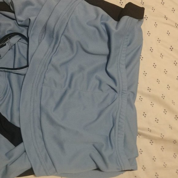 ๐ Bundle- athletic tops in great condition! ๐๐ฒ๐๏ธโโ๏ธ - Picture 9 of 12